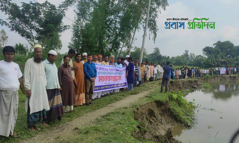 টাঙ্গাইলের ঘাটাইলে শতবর্ষী কবরস্থান রক্ষায় মানববন্ধন